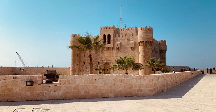 From Cairo: Private Luxurious Day Trip to Alexandria - Lunch at a local restaurant