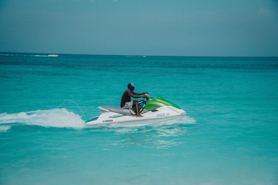 From Cairo: Red Sea Full-Day Trip with Optional Jet Ski Ride - What the guides add to the day