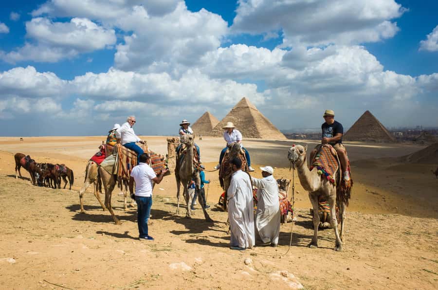 From Hurghada: Grand Egyptian Museum Pyramids Cairo Day Trip - The Sphinx and Valley Temple of Khafre
