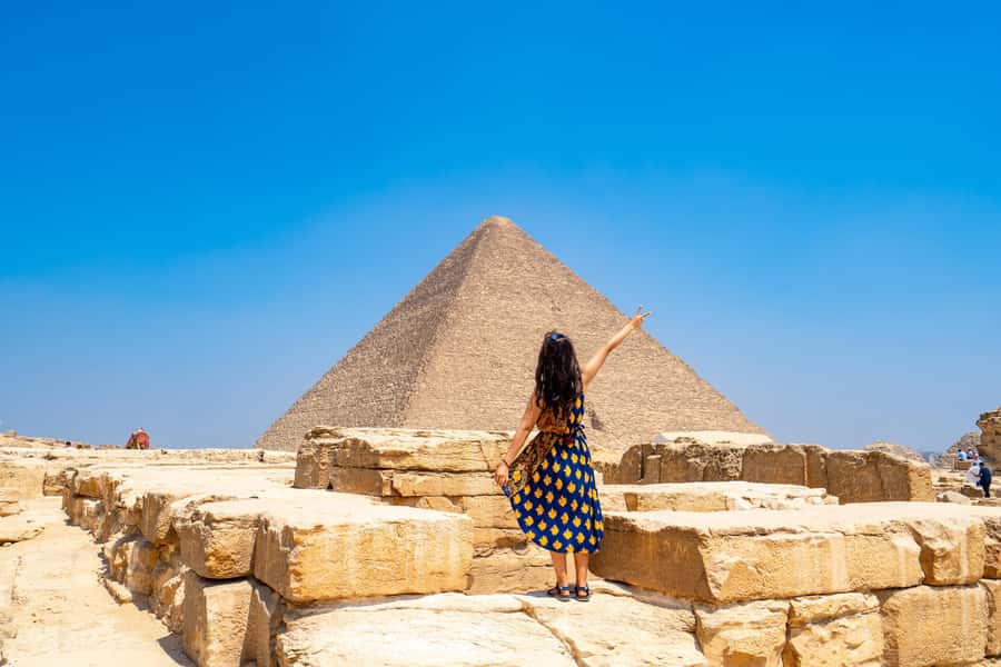 From Hurghada: Grand Egyptian Museum Pyramids Cairo Day Trip - Lunch in Giza before the museum