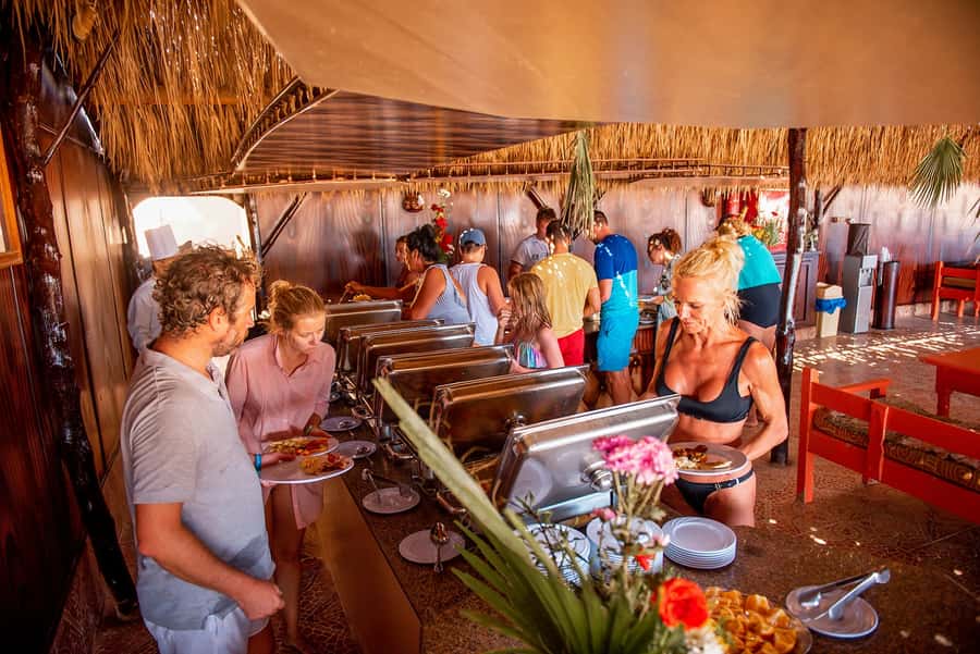 From Hurghada: Paradise Island Snorkeling Cruise with Lunch - Is $30 good value?