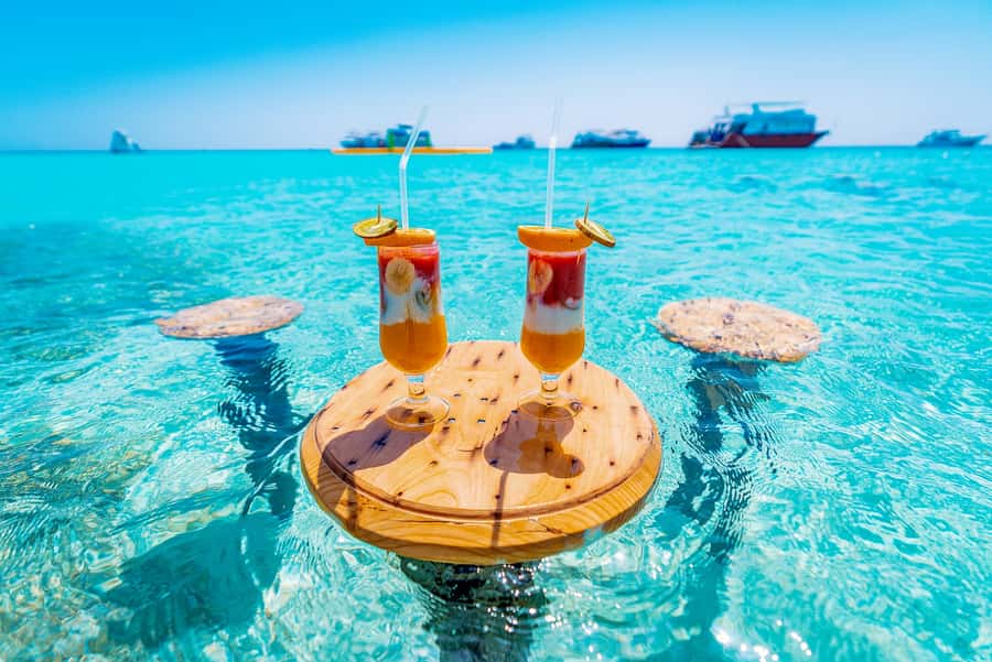 From Hurghada: Paradise Island Snorkeling Cruise with Lunch - Picking between the yacht and speedboat