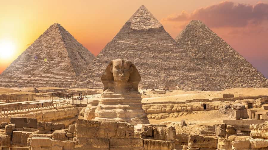 From Hurghada: Pyramids & Museum Small Group Tour by Van - Seeing the Giza Pyramids and Great Sphinx