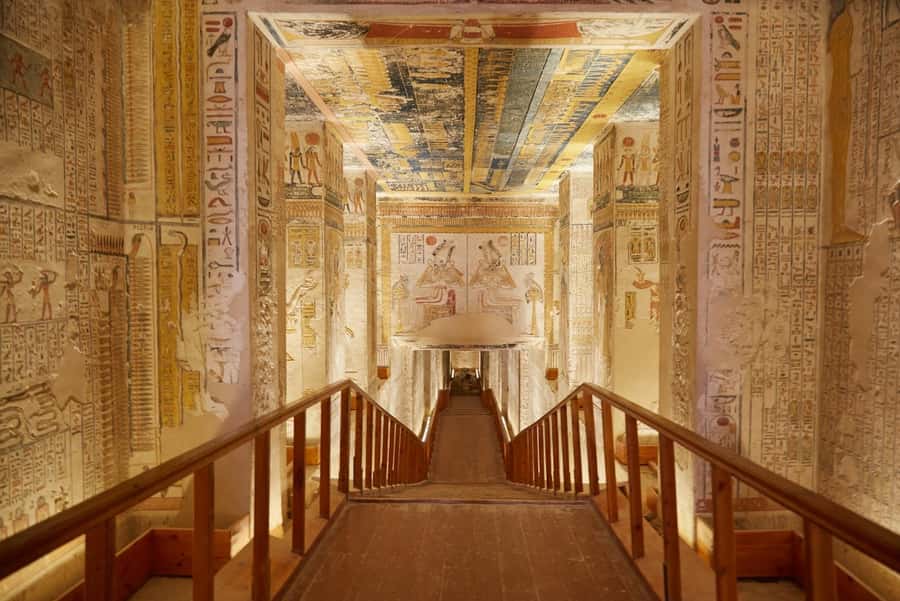 From Luxor: 3-Day Nile Cruise to Aswan with Private Guide - Day three: the early road to Abu Simbel