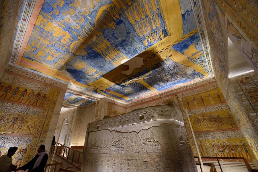 From Luxor: 5-Day Nile Cruise to Aswan with Balloon Ride - Day 3: Edfu and Kom Ombo by river and road