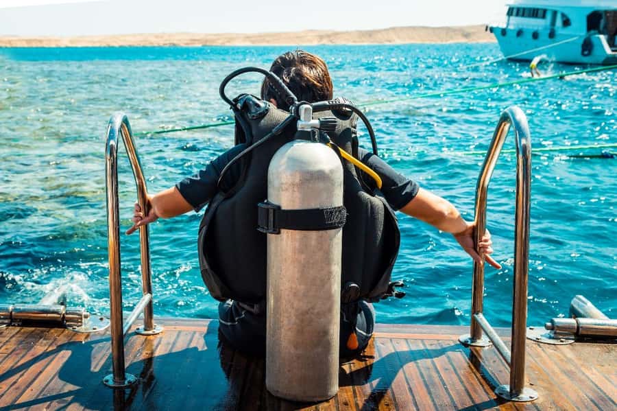 From Sharm: Luxury Diving cruise to Ras Mohammed with Lunch - Your first underwater session