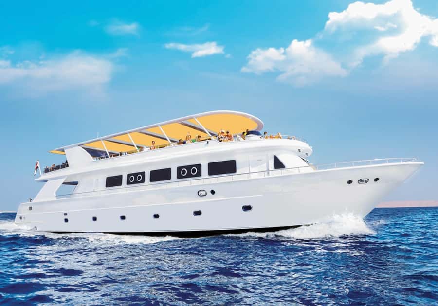 From Sharm: Ras Mohammed Cruise with Island Visit and Lunch - Families, non-swimmers, and older visitors