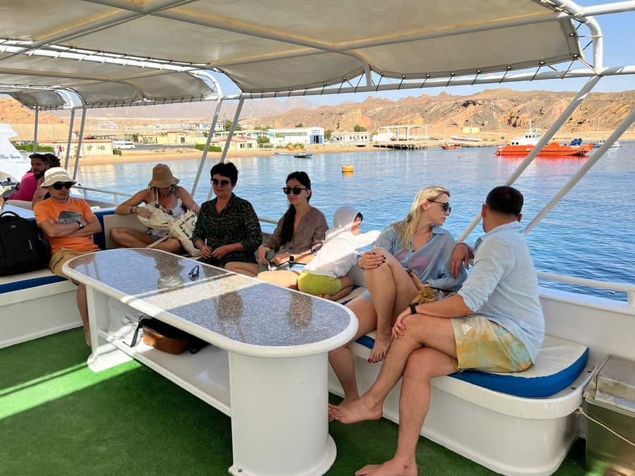 From Sharm: Ras Mohammed Cruise with Island Visit and Lunch - Lunch with a Red Sea view