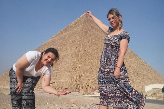 Full-Day Giza Pyramids, Egyptian Museum and bazaar Private Tour - Two hours among the Pyramids of Giza