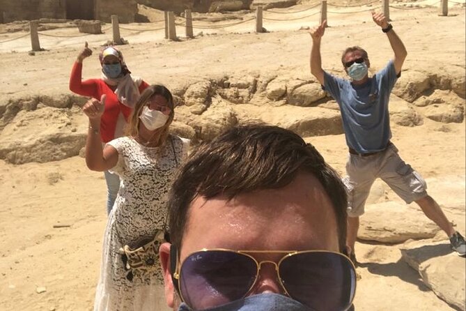 Full-Day Tour Giza Pyramid Egyptian Museum Khan El Khalili - The Giza Pyramids: begin with the big view
