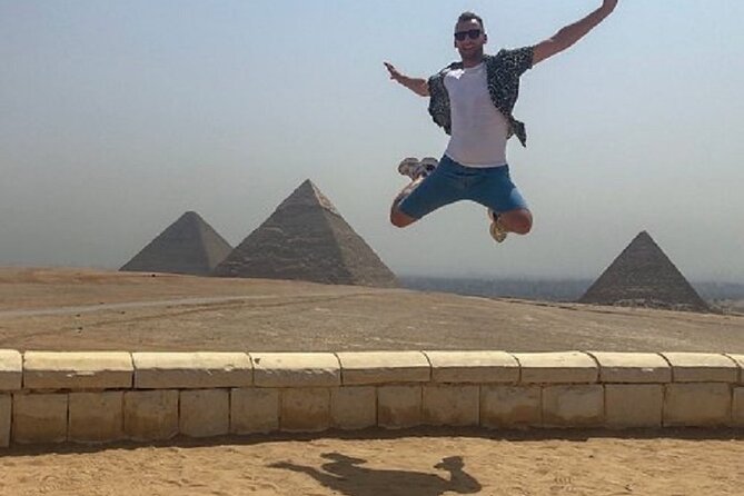 Full - Day Tour to Giza Pyramids , Cairo Museum & Bazaar Includes Lunch - Seeing the Sphinx With Context