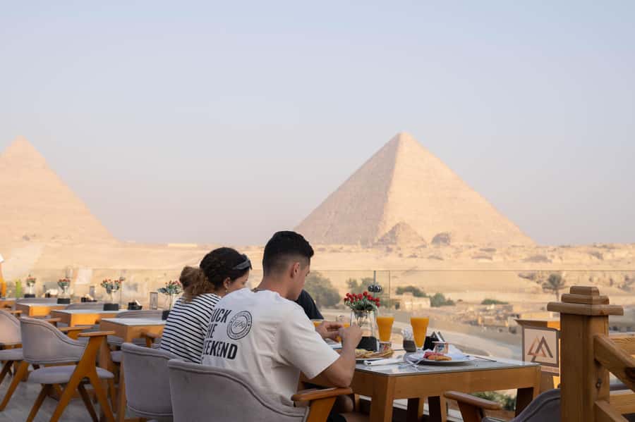 Giza: Dinner with Pyramids All Around You at Rooftop7000 - Who should book this evening?