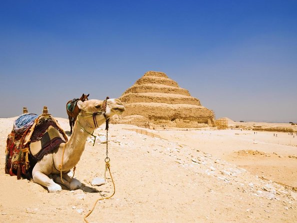 Giza pyramids and Saqqara step pyramid - Giza: the famous pyramids and the right questions