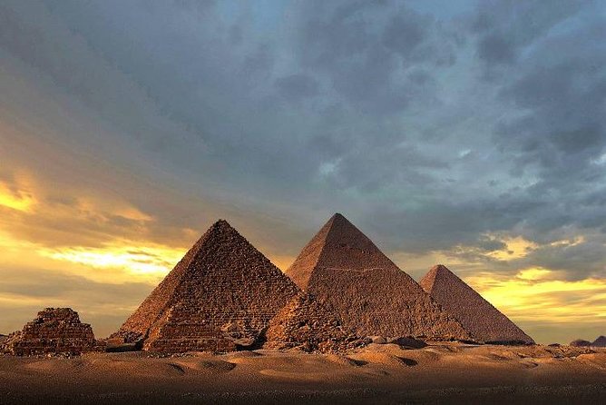 Giza pyramids and the Egyptian museum - Why the private car matters in Giza