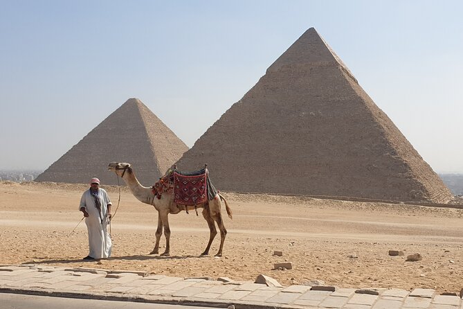 Giza pyramids, Saqqara and Dahshur day tour - Giza before the heat: Great Pyramid, Sphinx, and Valley Temple