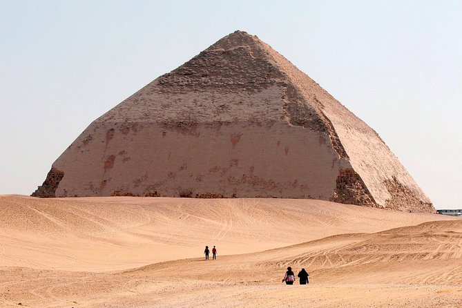 Giza Pyramids ,Sphinx ,Sakkara & Dahshur. - Giza: the grand opening with three royal pyramids