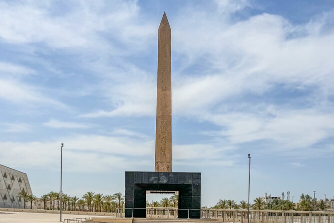 Grand Egyptian Museum and Pyramids of Giza Private Tour - Khafre and the Pyramid Lineup