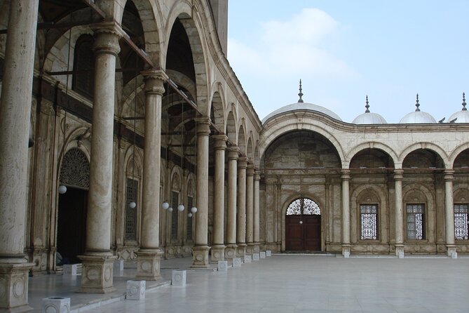 Guided Tour to Giza Pyramids, Museum, Citadel and Khan El Khalili - How the private vehicle and timing affect the day