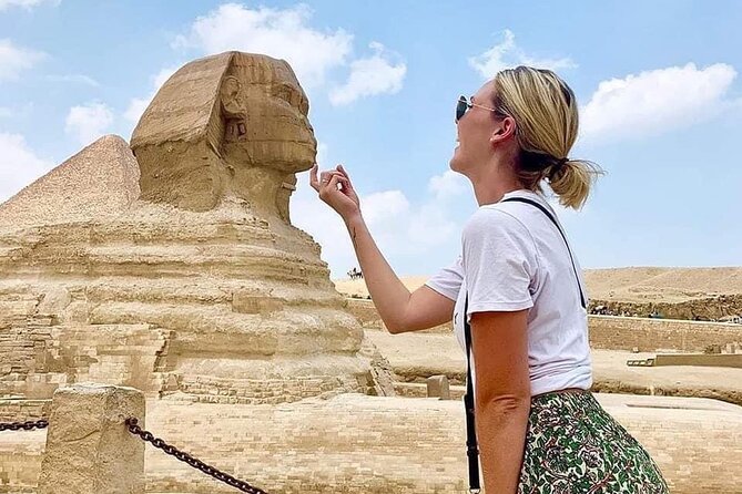 Guided tour to Pyramids of Giza, Sakkara & Memphis: Private Tour with Lunch - Lunch at a local restaurant