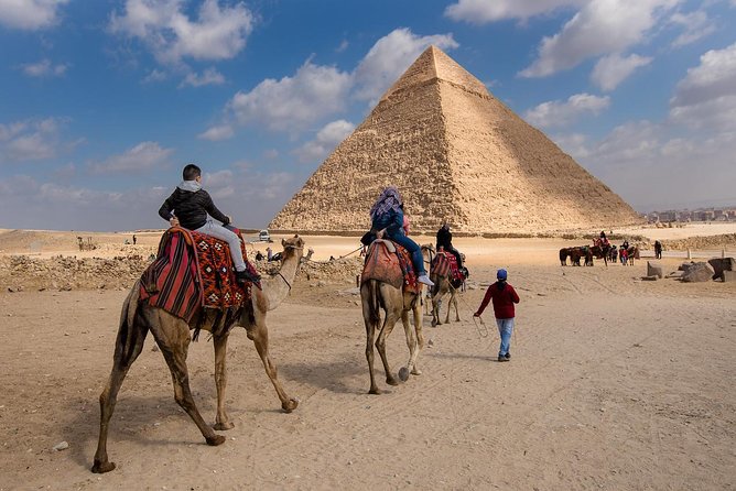 Half-Day Private tour to Pyramids of Giza and Sphinx - Meeting the three pyramids at Giza