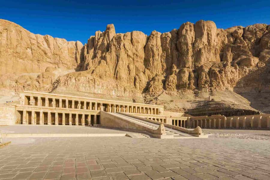 Hurghada: 2-Day Luxor Tour with Hotel, Balloon, & Boat Ride - Karnak Temple and its enormous scale