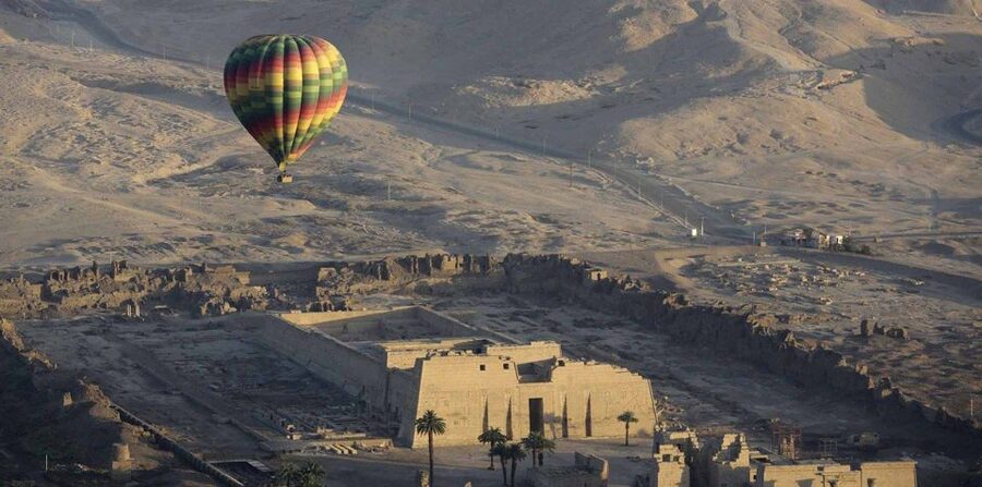 Hurghada: 2-Day Luxor Tour with Hotel, Balloon, & Boat Ride - A felucca at sunset on the Nile