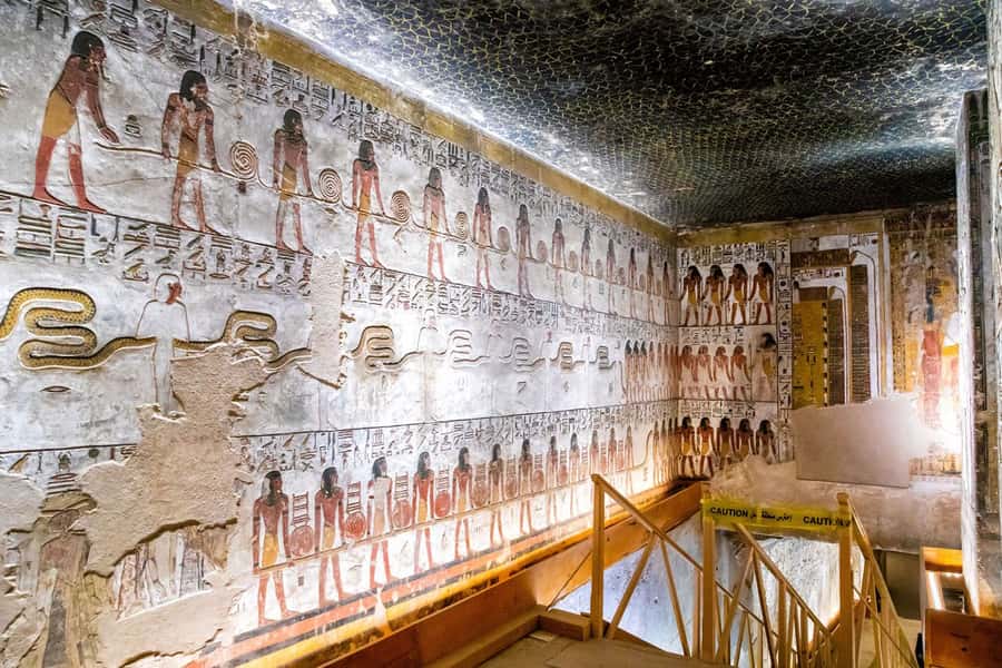 Hurghada: 2-Day Luxor Tour with Hotel, Balloon, & Boat Ride - The overnight hotel, with some variation