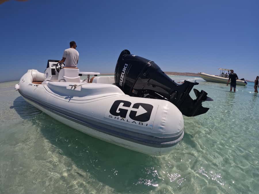 Hurghada: 4 Island Hopping Tour Dolphin, Snorkeling & Lunch - Optional parasailing for five minutes