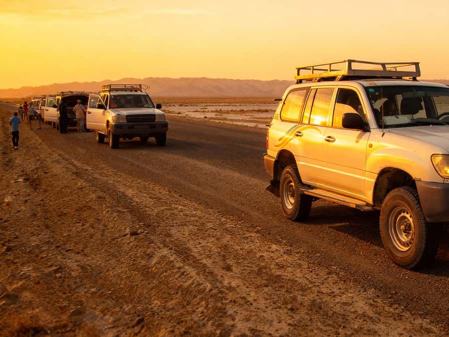 Hurghada: 6-Hour Jeep Desert Safari, Dinner, and Show - Leaving Hurghada for the open desert