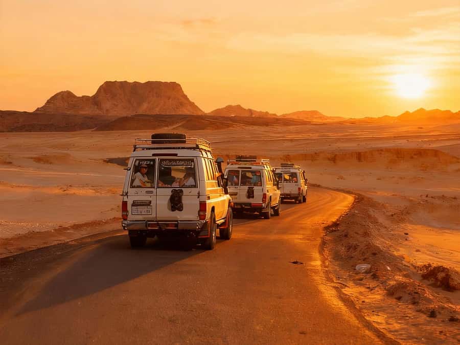 Hurghada: 6-Hour Jeep Desert Safari, Dinner, and Show - Mirage stops and desert views