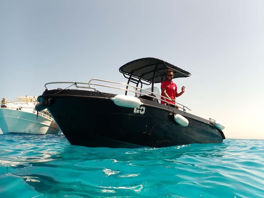 Hurghada: 6 Islands Tour with Dolphin Watching & Snorkelling - The wreck snorkeling stop