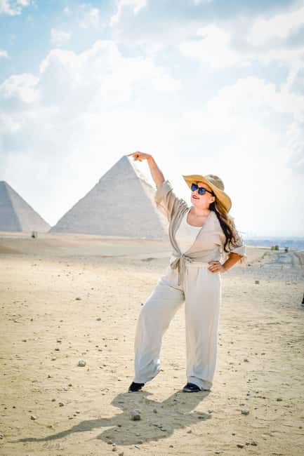 Hurghada: Cairo Pyramids, Sphinx & Egyptian Museum Day Trip - The Sphinx and its human face