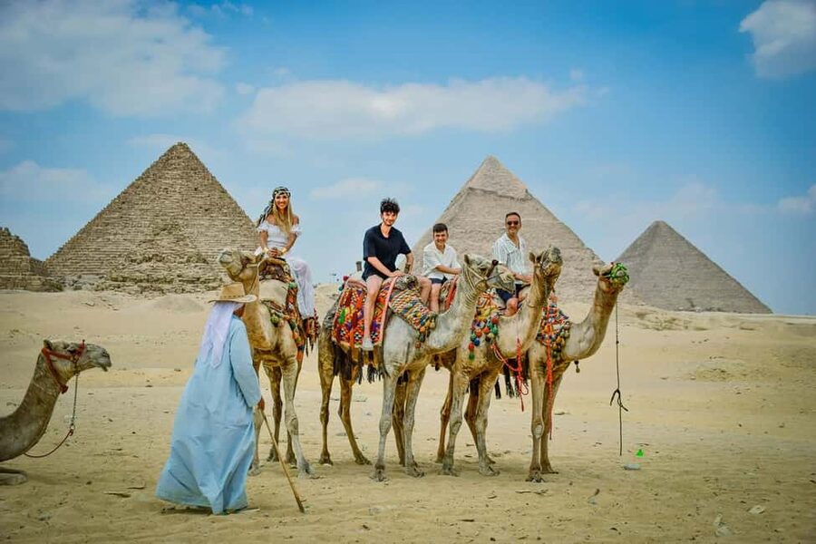 Hurghada: Cairo Pyramids, Sphinx & Egyptian Museum Day Trip - Tutankhamun and the Egyptian Museum