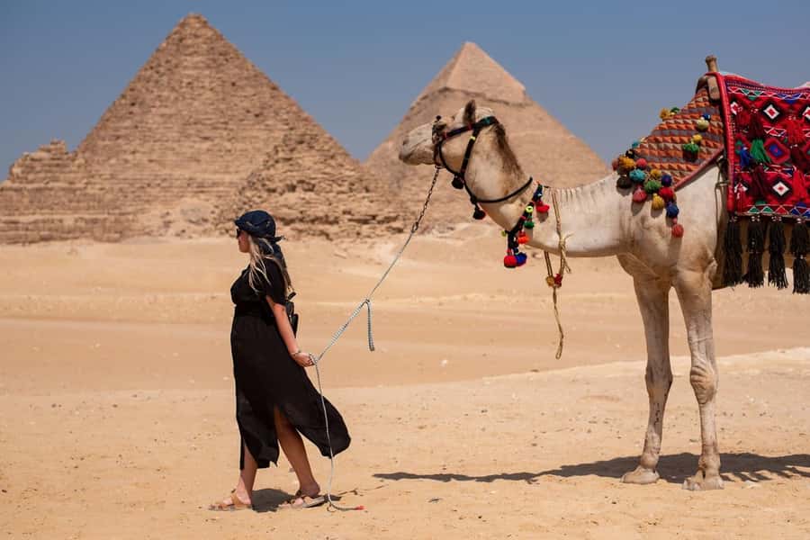 Hurghada: Cairo Pyramids, Sphinx, Museum & Bazaar Day Tour - The Great Pyramid and the Giza Plateau
