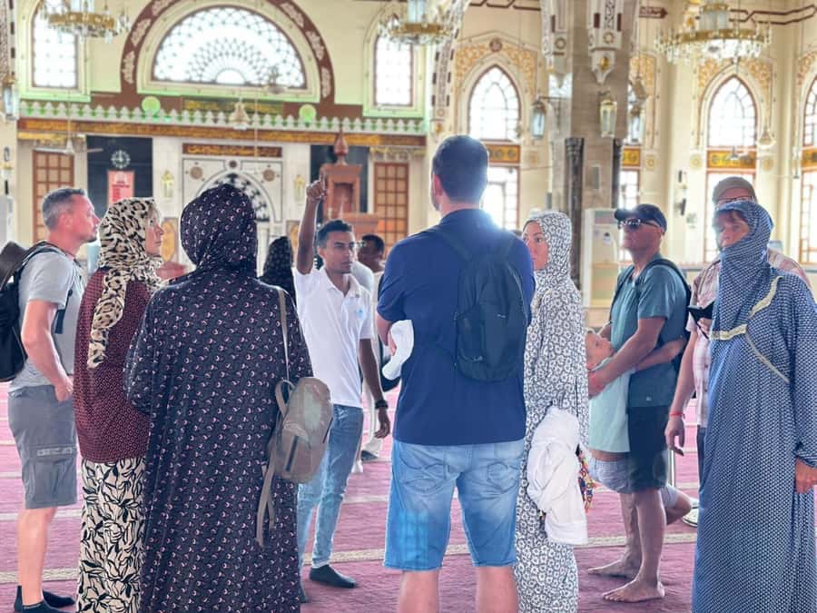 Hurghada: City Guided Tour with Local Market Stop - Walking through the old town and bazaar