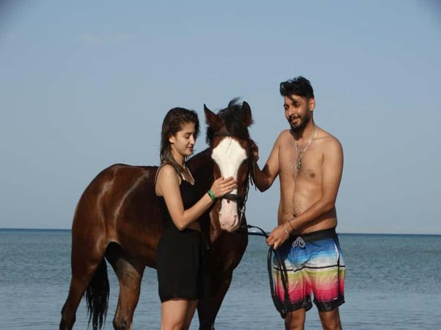 Hurghada: Desert and Sea Horseback Riding Tour with Transfer - What the refreshments and photos add
