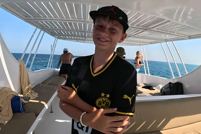 Hurghada Diving Adventure one Day with two Dives Boat Trip - Two sessions, two different underwater looks