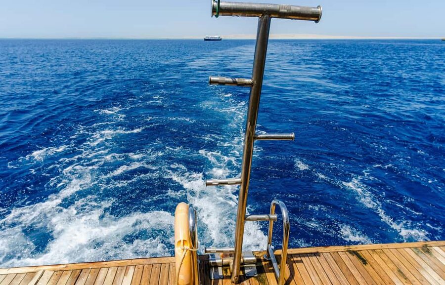 Hurghada: Dolphin & Coral Reef Snorkeling Tour with Lunch - Setting Sail From Hurghada