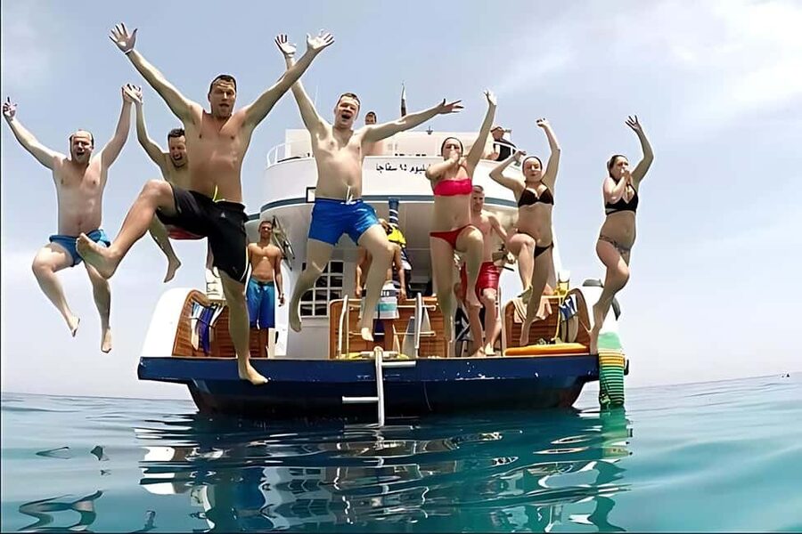 Hurghada: Dolphin Watching Boat Tour with Snorkeling & Lunch - Who should book this Hurghada dolphin tour?