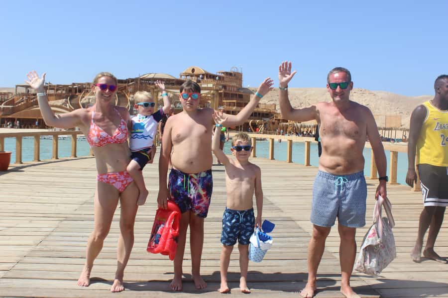 Hurghada: Elegance Yacht Cruise To Orange & Magawish island - Seafood lunch with room for a second helping