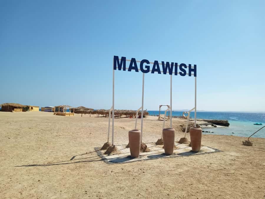 Hurghada: Elegance Yacht Cruise To Orange & Magawish island - Parasailing for five minutes above the sea