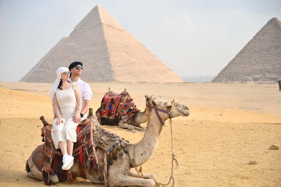 Hurghada: Giza Pyramids, Sphinx, Museum & Old Souq Day Trip - Seeing the Great Pyramid without rushing past it