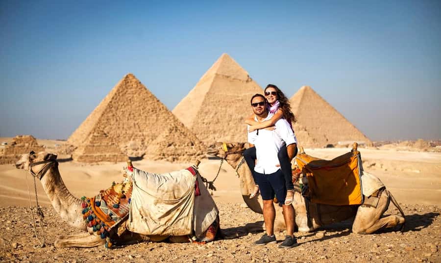 Hurghada: Giza Pyramids, Sphinx, Museum & Old Souq Day Trip - Leaving Hurghada for Cairo