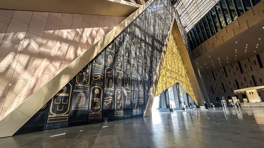 Hurghada: Grand Egyptian Museum, Pyramids & Sphinx Day Tour - The Giza Pyramids, from Great Pyramid to Menkaure