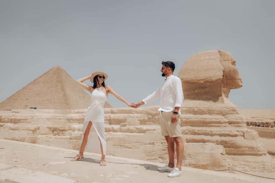 Hurghada: Grand Egyptian Museum, Pyramids & Sphinx Day Tour - Egyptian lunch in Giza