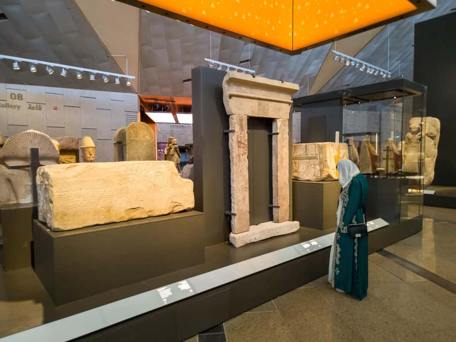 Hurghada: Grand Egyptian Museum, Pyramids & Sphinx Day Tour - How the guide shapes the day