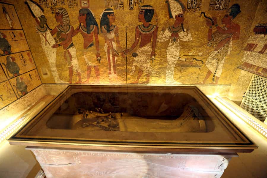 Hurghada: Luxor Highlights & King Tut Tomb Tour with Lunch - The long road from Hurghada to Luxor