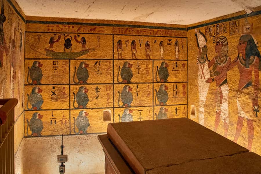 Hurghada: Luxor Highlights & King Tut Tomb Tour with Lunch - Hatshepsut’s three terraces at Deir el-Bahari