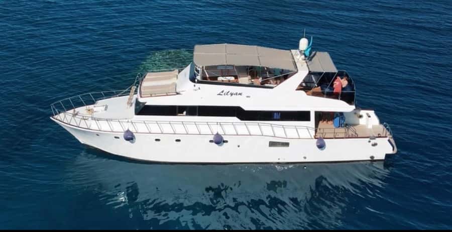 Hurghada: Luxury Yacht Trip with Personal Crew and Chef - A Sunset From the Water