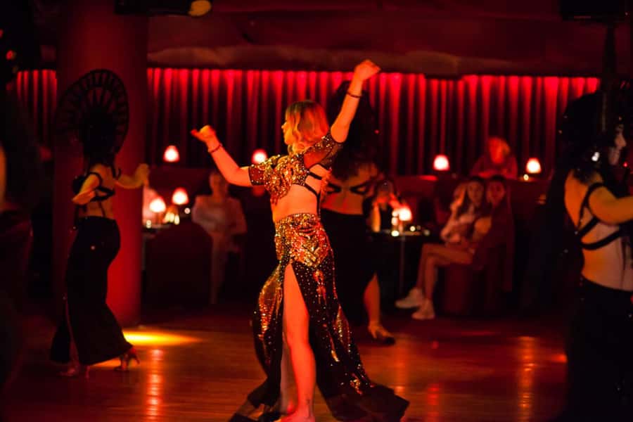 Hurghada: Naz Cabaret ticket with beverages - What the show includes